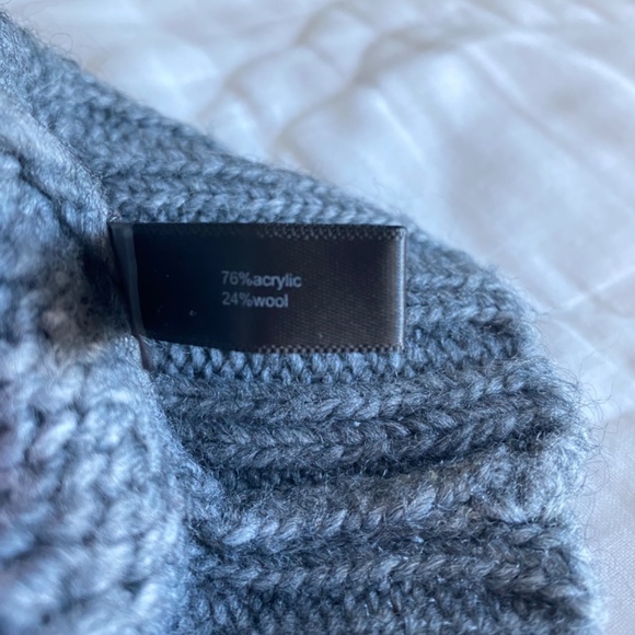 Limited sweater - Picture 3 of 3